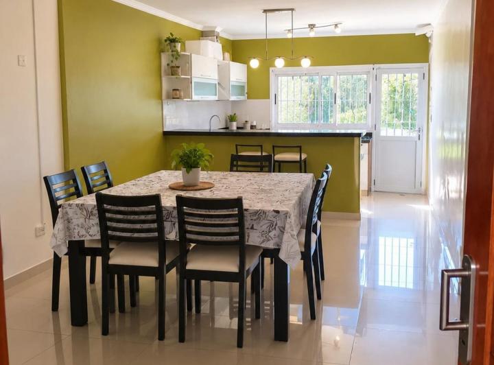 Casa · 160m² · 4 Ambientes · 2 Cocheras