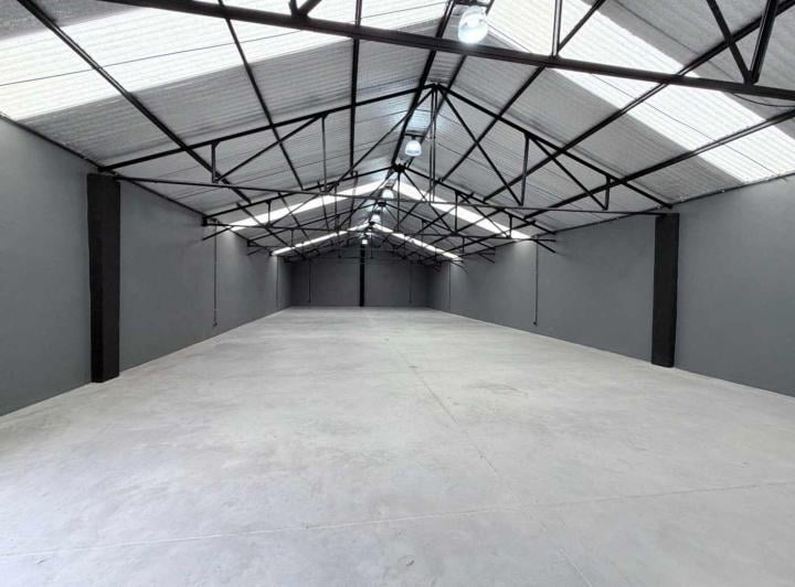 Bodega-Galpón · 910m²