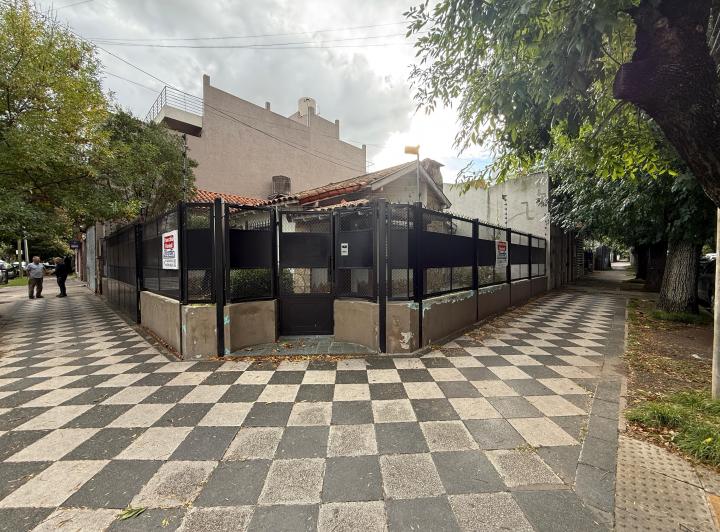 Local comercial · 105m² · 4 Ambientes · 1 Cochera