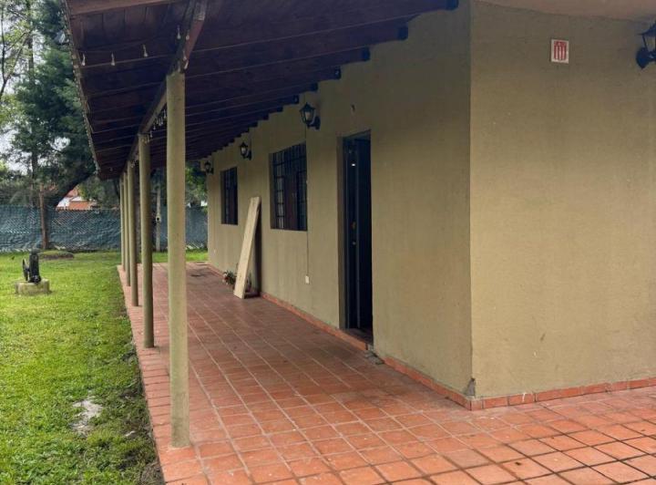Casa · 1m² · 4 Ambientes