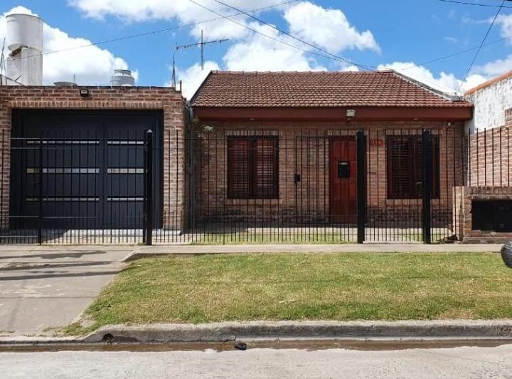 Casa · 95m² · 6 Ambientes · 1 Cochera