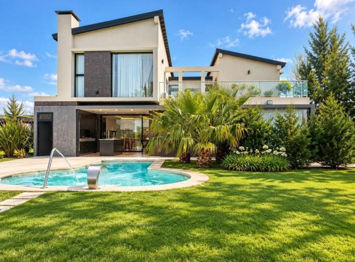 Casa · 400m² · 6 Ambientes · 1 Cochera