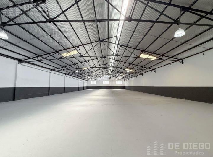 Depósito · 605m² · 4 Ambientes · 6 Cocheras