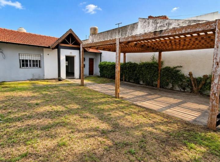 Casa · 100m² · 3 Ambientes · 2 Cocheras