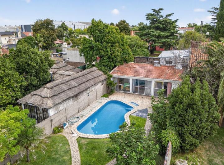 Casa · 250m² · 5 Ambientes · 1 Cochera