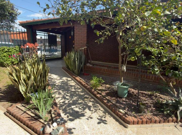 Casa · 153m² · 6 Ambientes · 1 Cochera