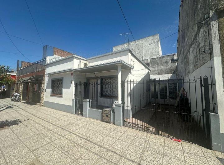 Casa · 100m² · 4 Ambientes · 2 Cocheras