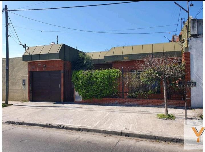 Casa · 230m² · 4 Ambientes · 2 Cocheras