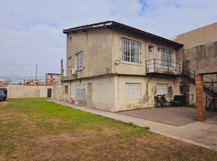 Casa · 230m² · 6 Ambientes · 1 Cochera