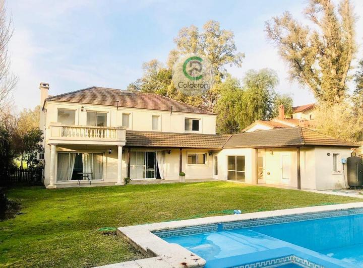 Casa · 300m² · 5 Ambientes · 2 Cocheras