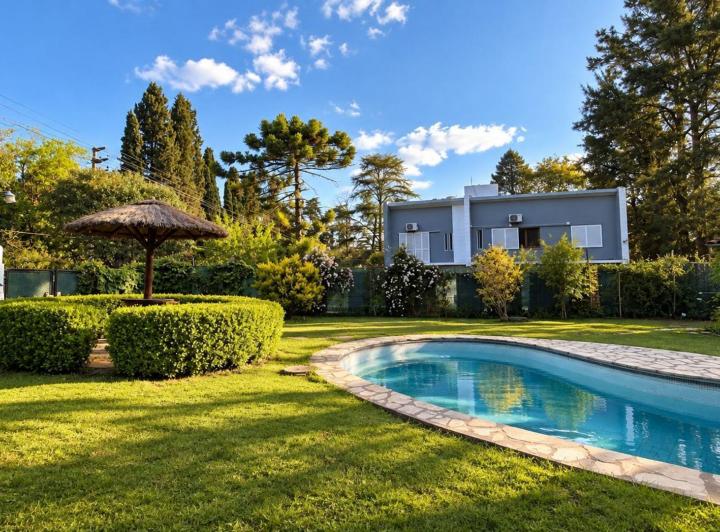 Casa · 80m² · 3 Ambientes · 3 Cocheras