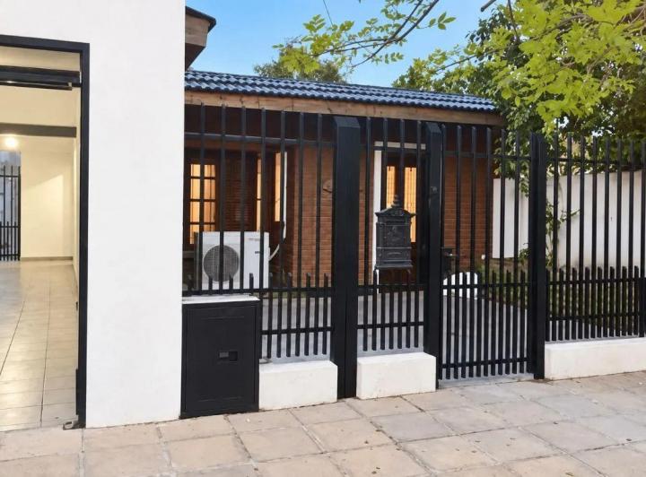 Casa · 180m² · 3 Ambientes · 1 Cochera