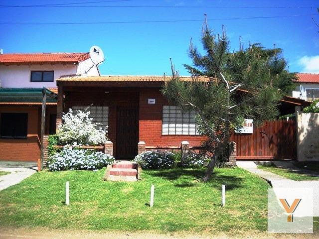 Casa · 180m² · 6 Ambientes · 2 Cocheras