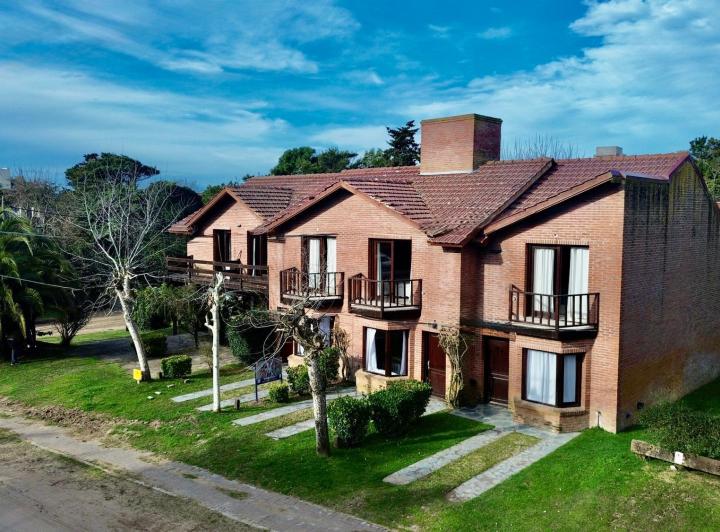 Casa · 430m² · 3 Ambientes · 5 Cocheras