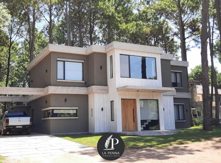 Casa · 1002m² · 5 Ambientes · 1 Cochera