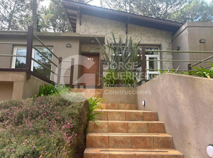 Casa · 1007m² · 4 Ambientes · 1 Cochera