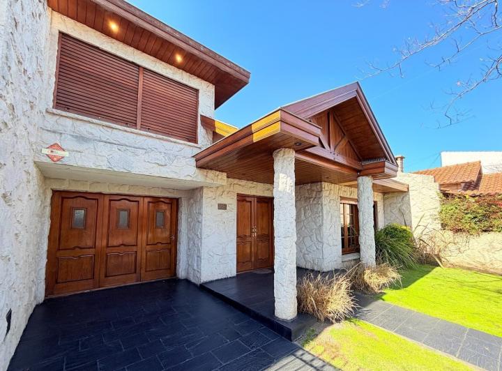 Casa · 147m² · 4 Ambientes · 1 Cochera
