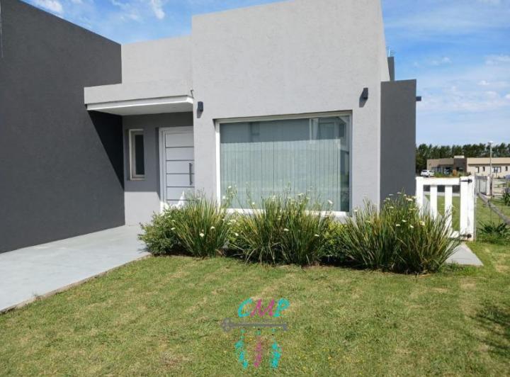 Casa · 215m² · 4 Ambientes · 1 Cochera