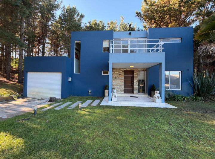 Casa · 180m² · 5 Ambientes
