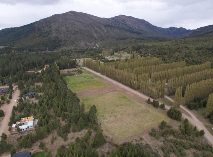 Terreno · 1221m²