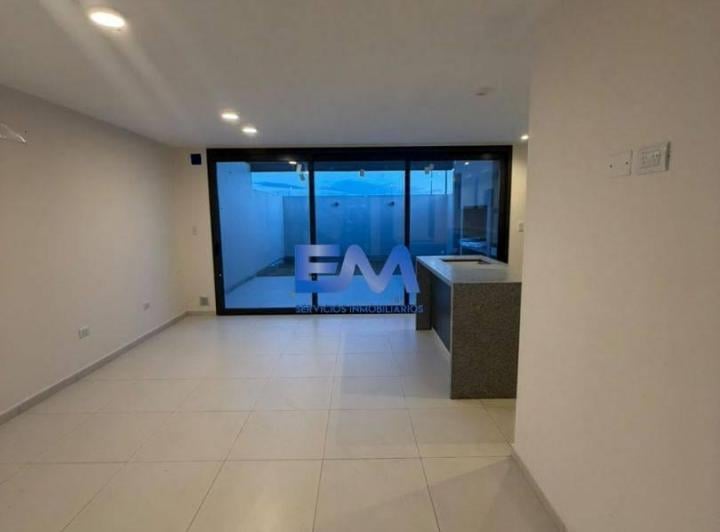 Casa · 130m² · 6 Ambientes · 2 Cocheras
