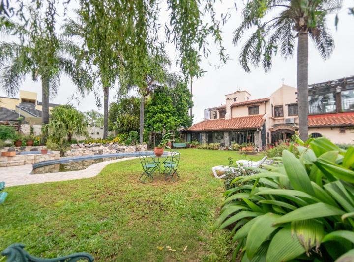 Casa · 405m² · 9 Ambientes · 3 Cocheras