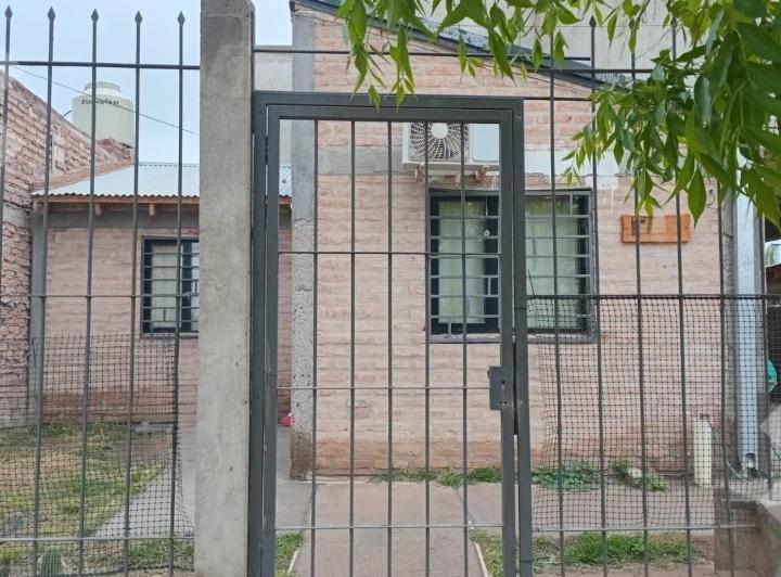 Casa · 2 Dormitorios · 1 Cochera