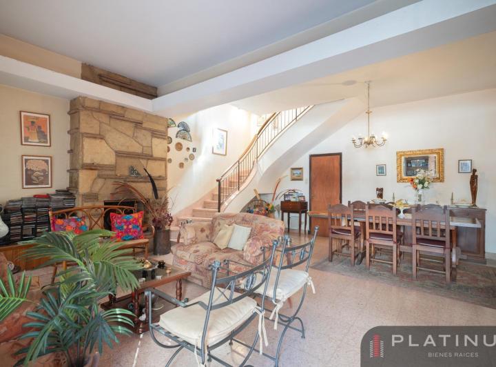 Casa · 196m² · 7 Ambientes · 1 Cochera