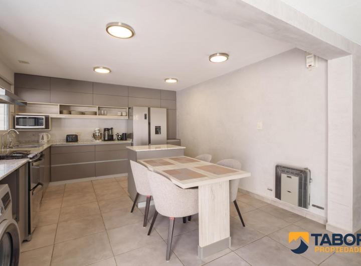 Casa · 157m² · 6 Ambientes · 1 Cochera