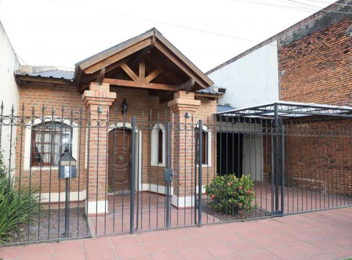 Casa · 278m² · 8 Ambientes · 1 Cochera