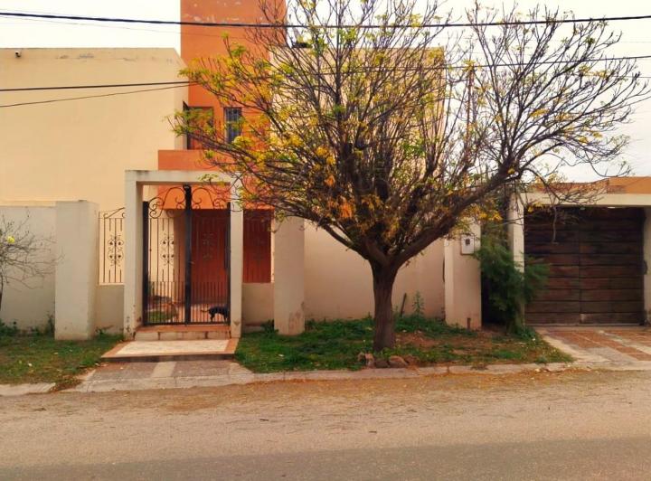Casa · 160m² · 7 Ambientes · 1 Cochera