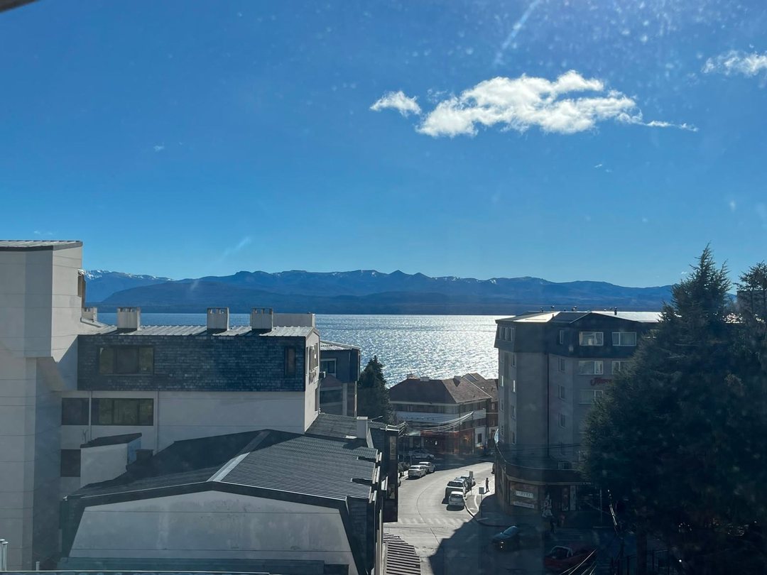 Excelente departamento espacioso con vista unica
