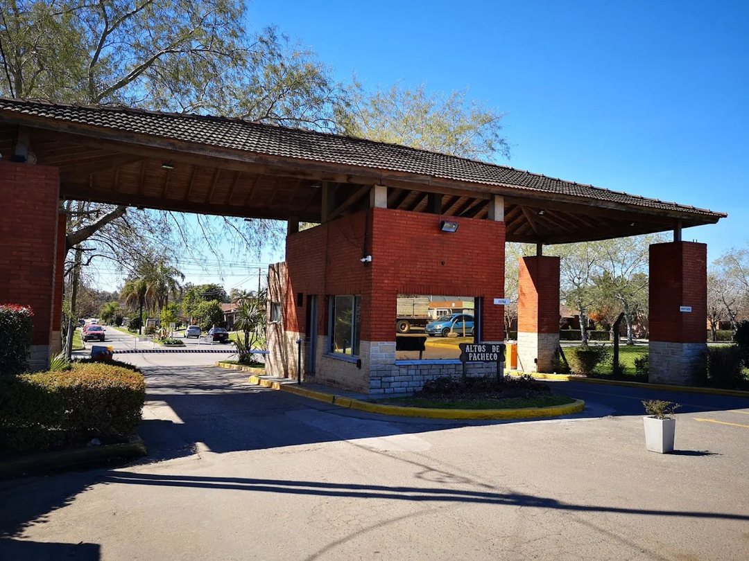 VENTA CASA 4 AMB. CON PATIO -ALTOS DE PACHECO