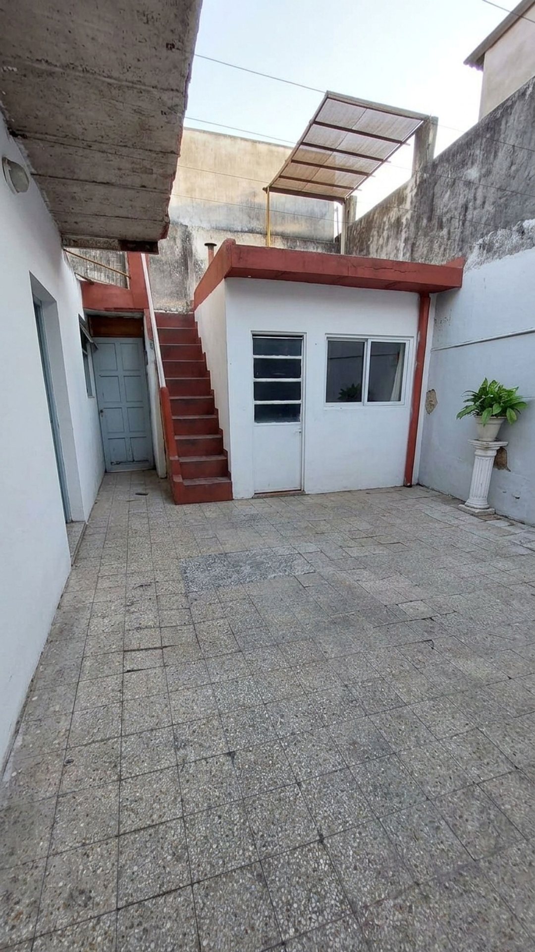 VENTA CASA 3 VIVIENDAS PB + TERRAZA  P. AVELLANEDA