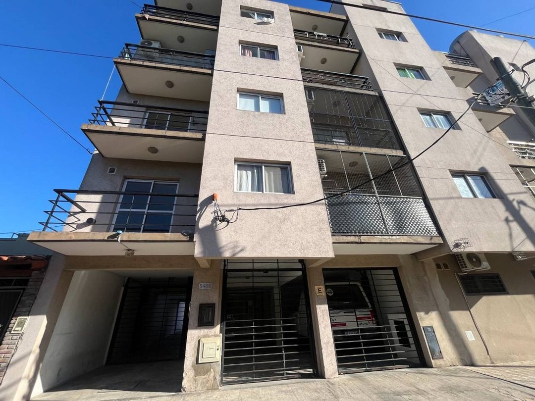 Monoambiente con Balcón en CASEROS