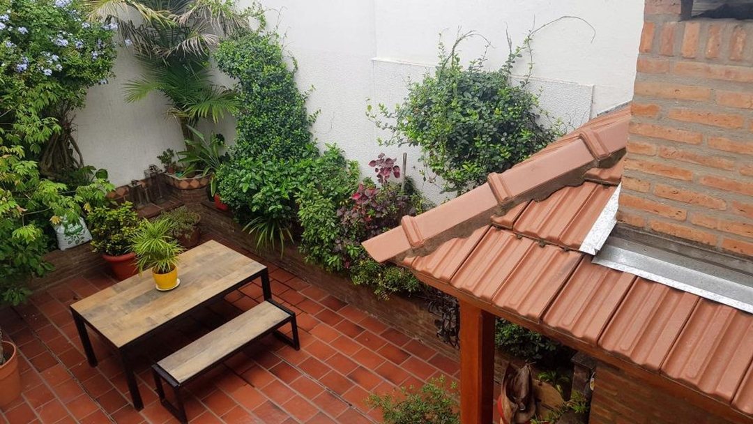 VENTA CASA 5 AMB DEPENDENCIA COCHERA PATIO TERRAZA