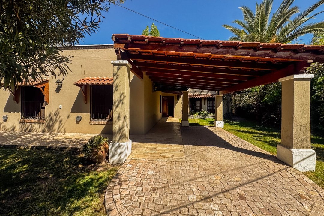 Casa en callejón privado, La Puntilla, Luján