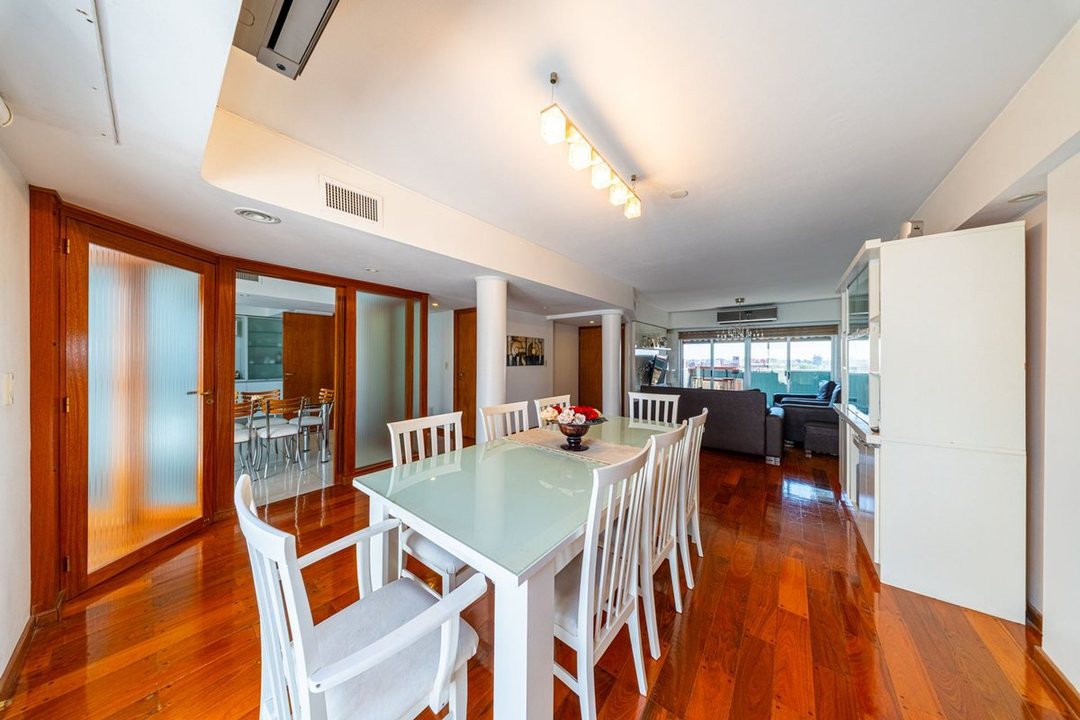 VENTA DEPARTAMENTO DE 4 DORMITORIOS SOBRE OROÑO