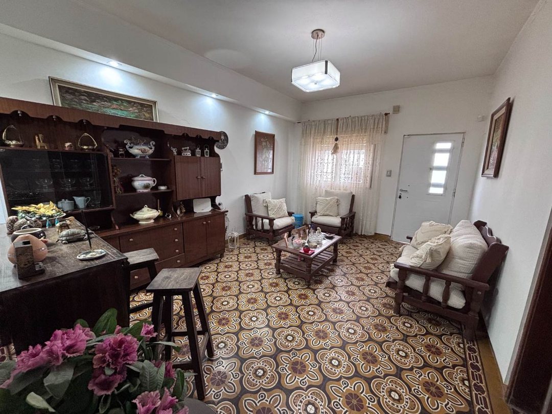 CASA EN VENTA CON PATIO VERDE EN PERGAMINO