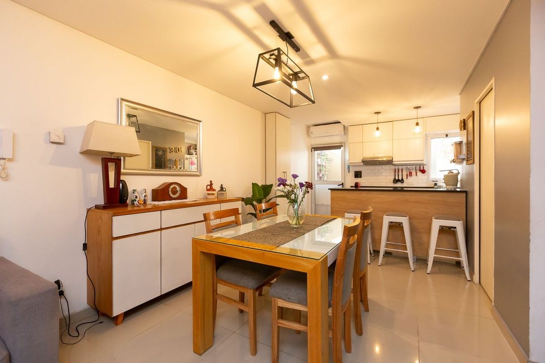 VENTA DPTO TRIPLEX 4 AMB EN MORON - PERMUTA