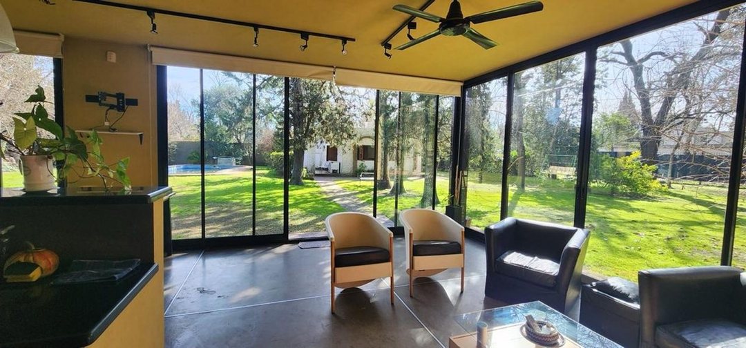 Venta casa en Villa Udaondo,  quincho y pileta