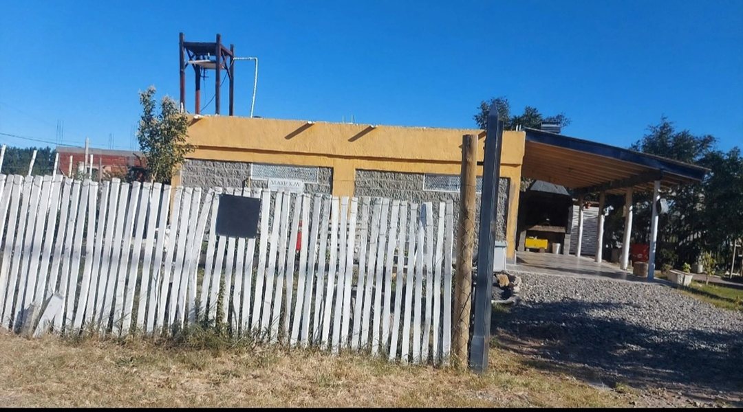 CASA EN BARRIO LAGUNAS DE PLOTTIER LOTE DE 20X30
