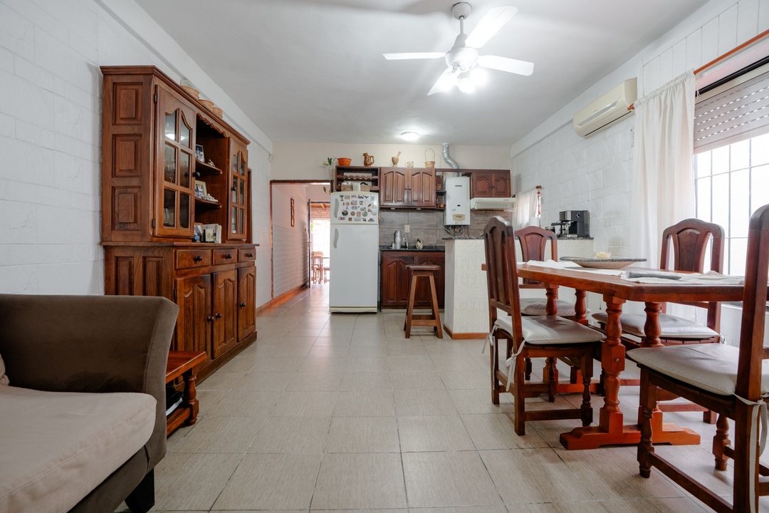 CASA 3 DORMITORIOS JARDIN Y QUINCHO - APTO CRÉDITO