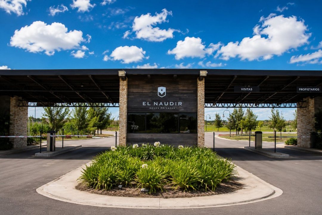 LOTE EN VENTA 855 M² AL AGUA EN EL NAUDIR, ESCOBAR
