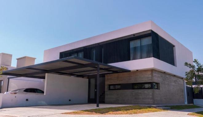 Casa · 180m² · 3 Dormitorios · 2 Cocheras