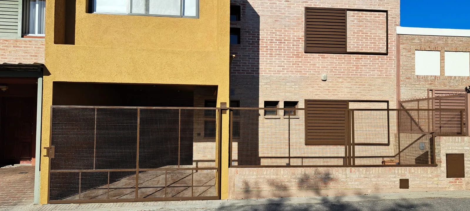 Alquiler Casa 3 Dormitorios, Quincho y Cochera – Lomas del Suquía