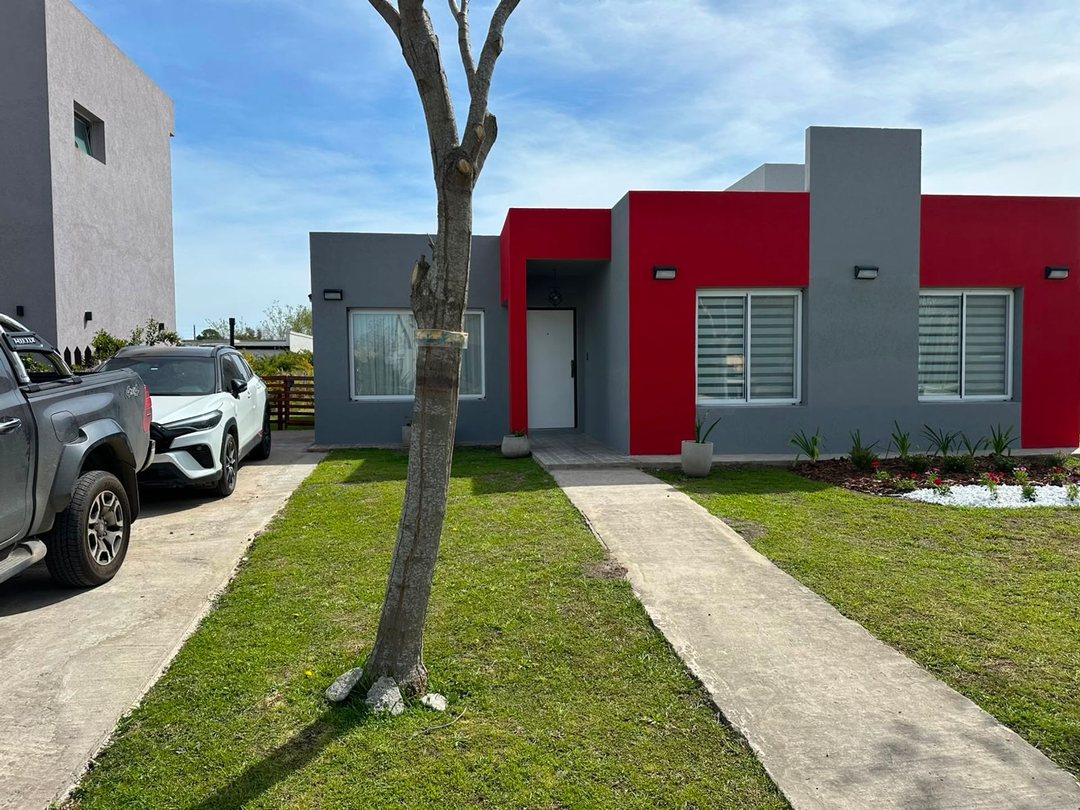 VENTA CASA 4 AMB. PILETA B. SAN RAMON