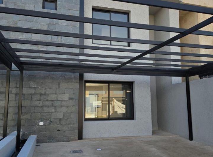 Casa · 140m² · 6 Ambientes · 2 Cocheras