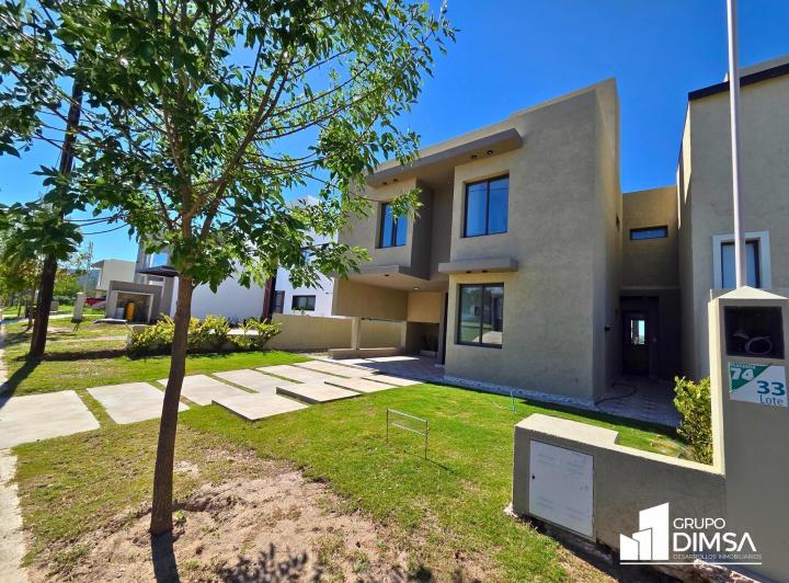 Casa · 202m² · 5 Ambientes · 2 Cocheras