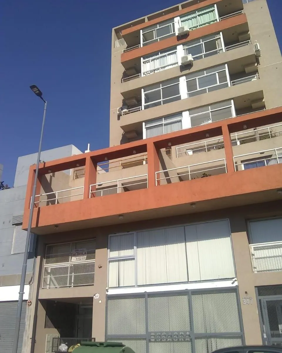 Sgo. del Estero 300  dpto. 2 dor cterraza propia